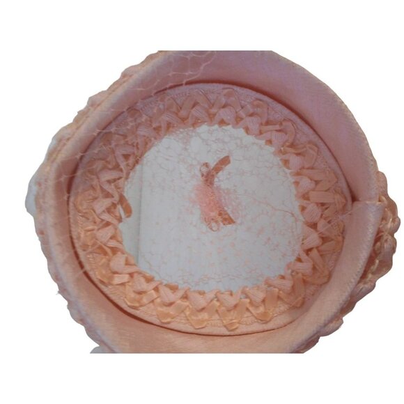 Vintage Womens Pink Pillbox hat w/ netting and bows woven design - Picture 5 of 5